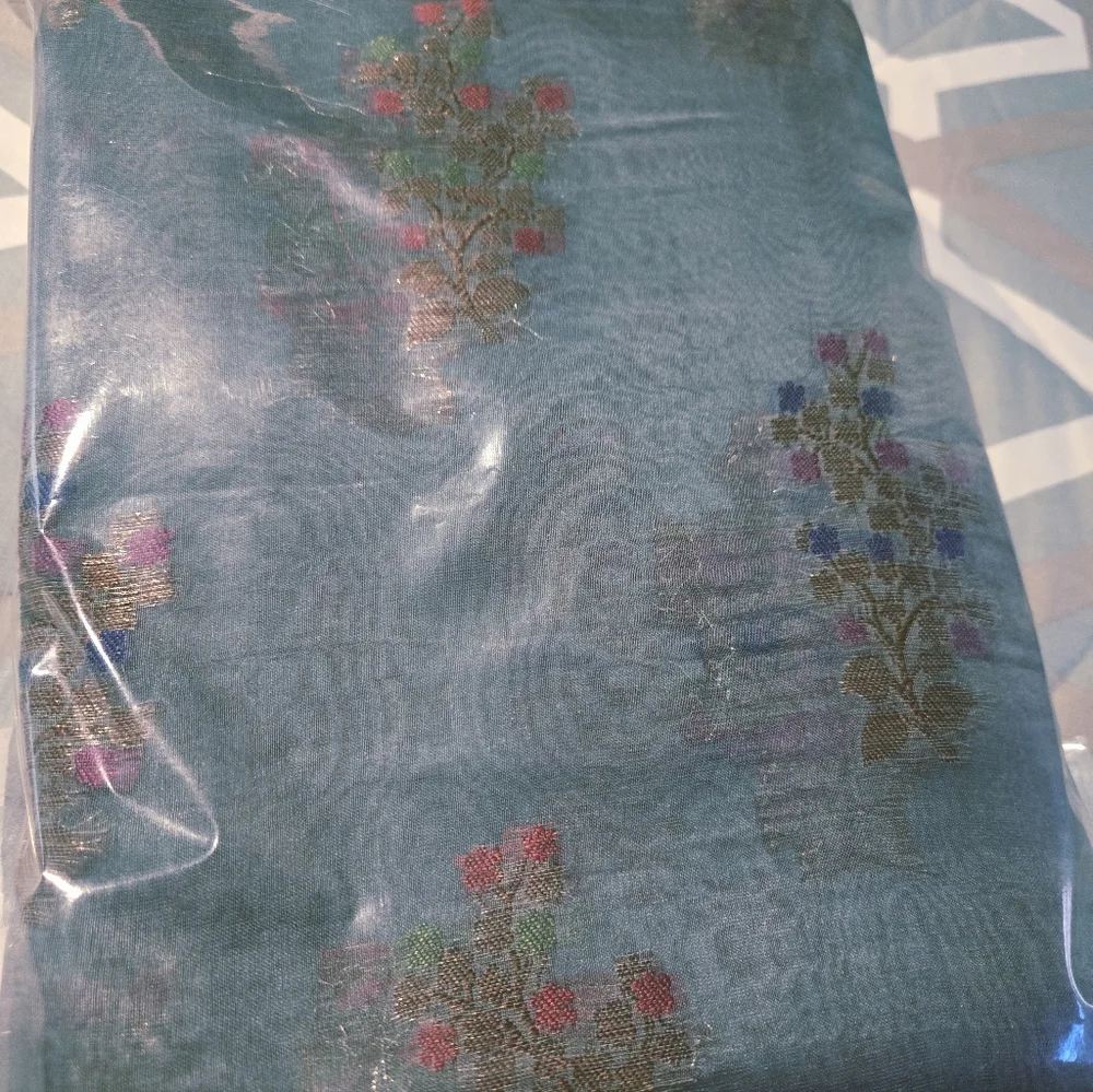 Beautiful Slate Grey Pure Organza Silk Sari with Matching Brocade Blouse Piece - Picture 13 of 13